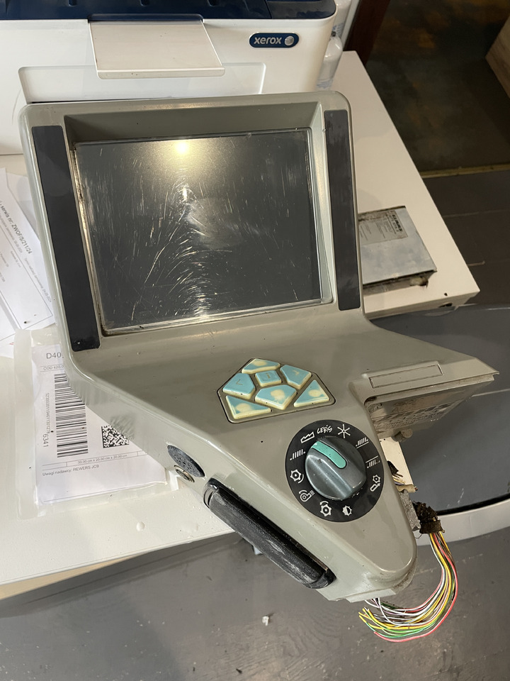 Claas Lexion - monitor Cebis IMO komputer - 013322.3 - Fülke és belső tér - Mezőgazdasági gépek: 1 kép. Claas Lexion - monitor Cebis IMO komputer - 013322.3 - Fülke és belső tér - Mezőgazdasági gépek: 1 kép.