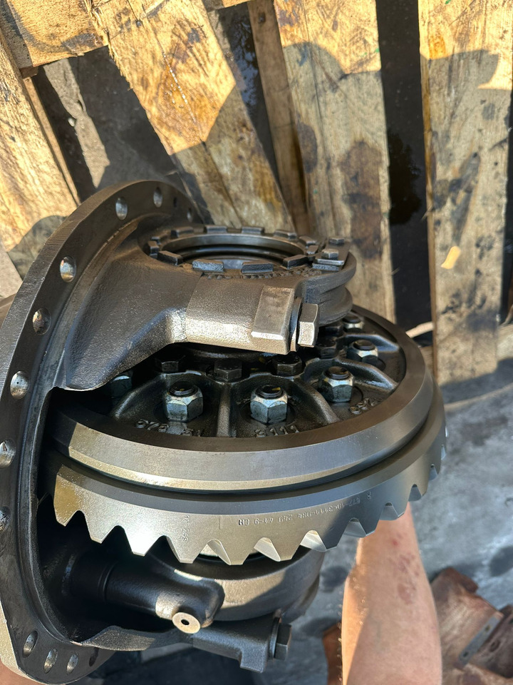 Claas Xerion 3800 - Dyferencjał | Wkład Mostu | Środek Mostu - Differenciálmű - Mezőgazdasági gépek: 3 kép. Claas Xerion 3800 - Dyferencjał | Wkład Mostu | Środek Mostu - Differenciálmű - Mezőgazdasági gépek: 3 kép.