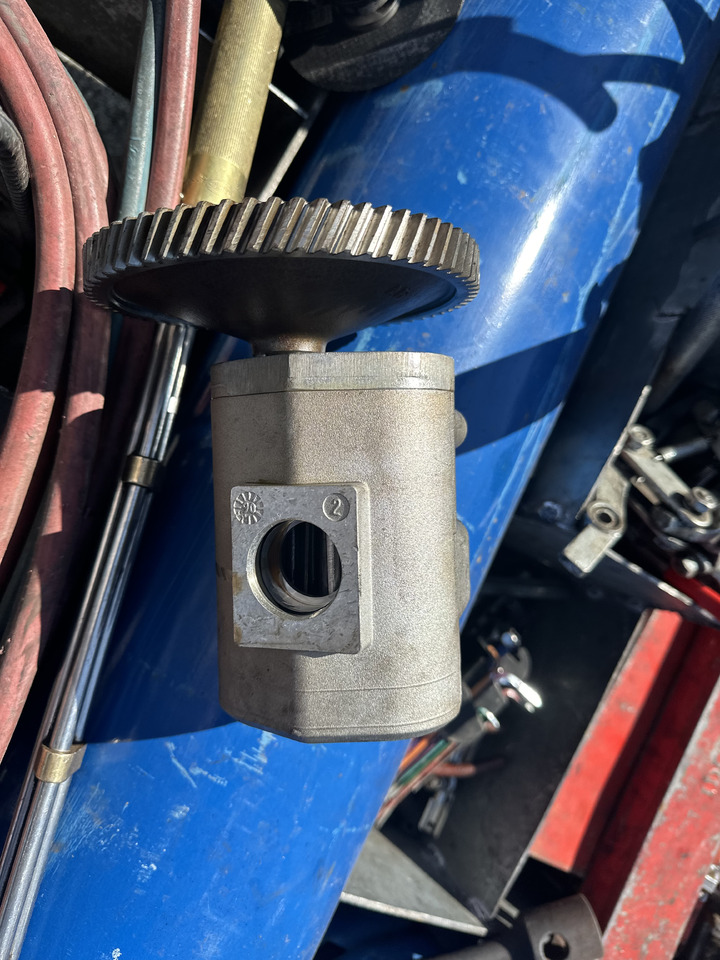 Claas ares Axion Pompa hydrauliczna massey ferguson - Hidraulikus szivattyú - Mezőgazdasági gépek: 1 kép. Claas ares Axion Pompa hydrauliczna massey ferguson - Hidraulikus szivattyú - Mezőgazdasági gépek: 1 kép.