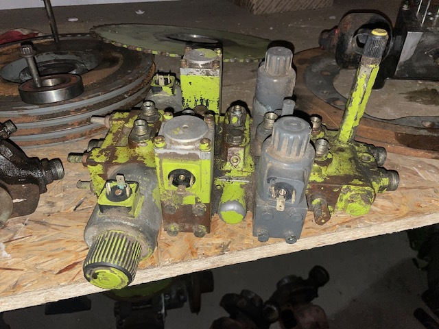 Claas mega dominator rozdzielacz hydrauliczny sekcja - Hidraulikus szelep - Mezőgazdasági gépek: 2 kép. Claas mega dominator rozdzielacz hydrauliczny sekcja - Hidraulikus szelep - Mezőgazdasági gépek: 2 kép.
