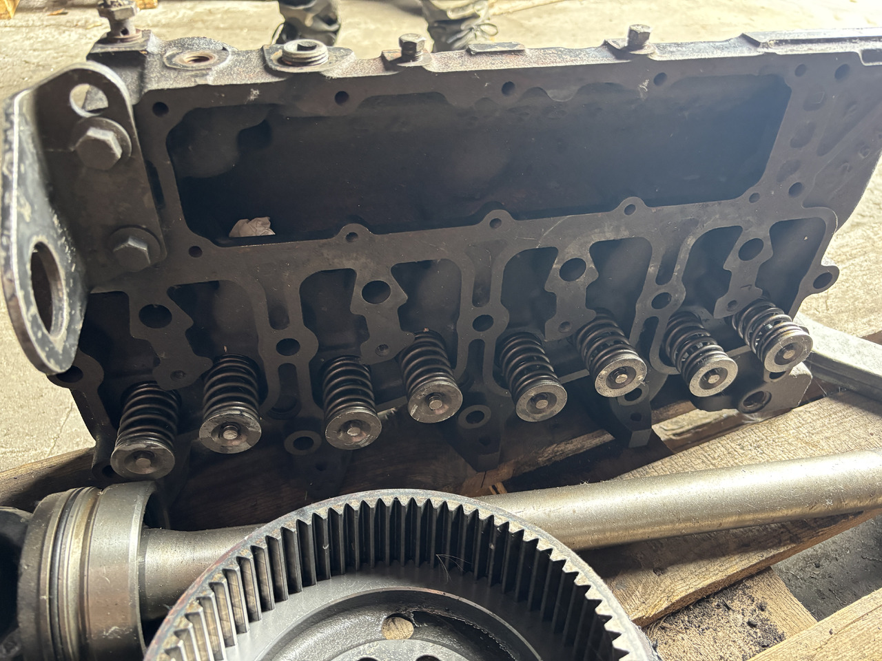 Cummins 4B 4BT 5.9 - głowica silnika kompletna 3933352 - Motor fej - Mezőgazdasági gépek: 2 kép. Cummins 4B 4BT 5.9 - głowica silnika kompletna 3933352 - Motor fej - Mezőgazdasági gépek: 2 kép.