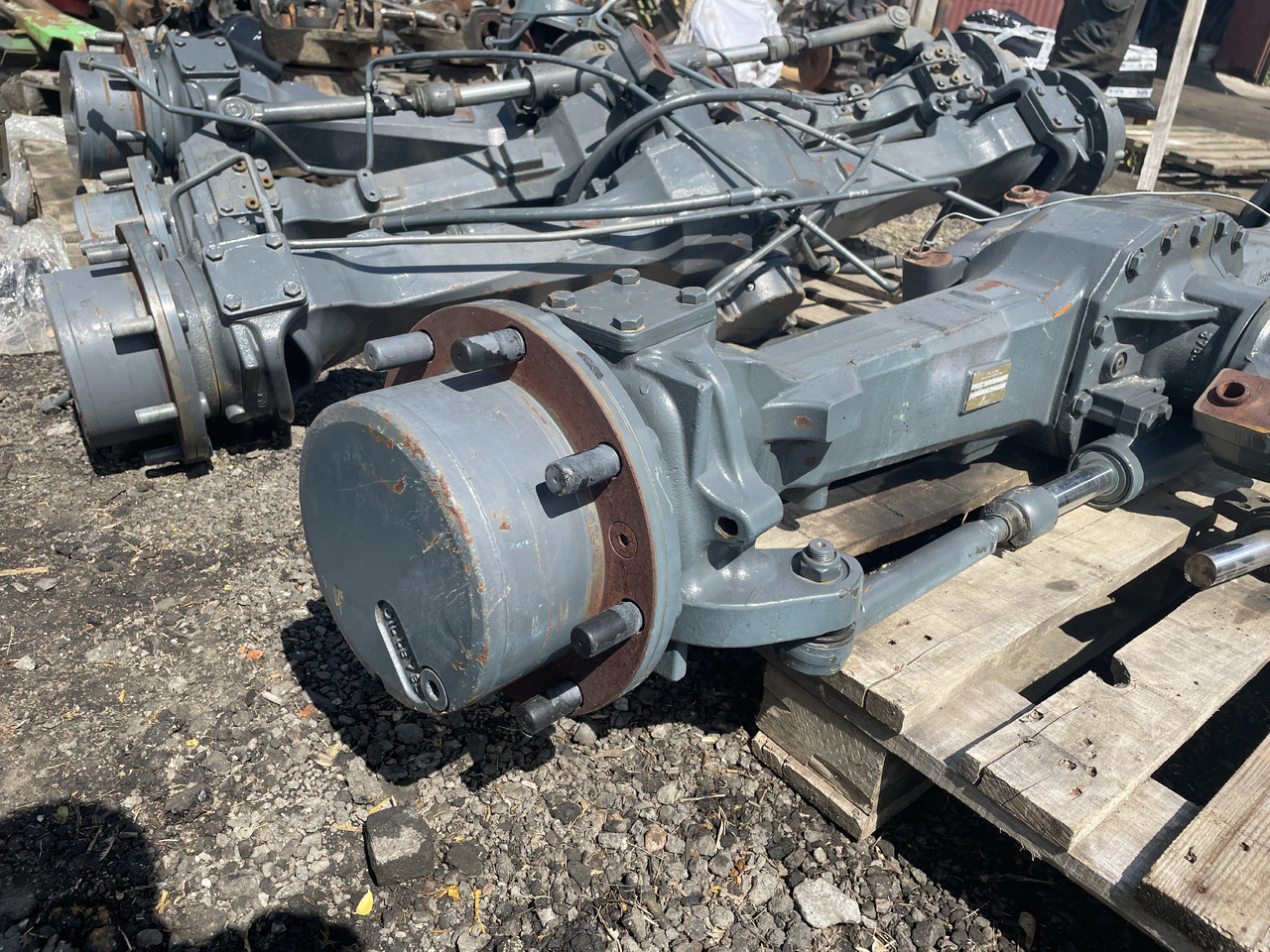 Dana Spicer oś 733/530 - zwrotnica prawa 000.3765935M1 - Csonkállvány - Mezőgazdasági gépek: 1 kép. Dana Spicer oś 733/530 - zwrotnica prawa 000.3765935M1 - Csonkállvány - Mezőgazdasági gépek: 1 kép.