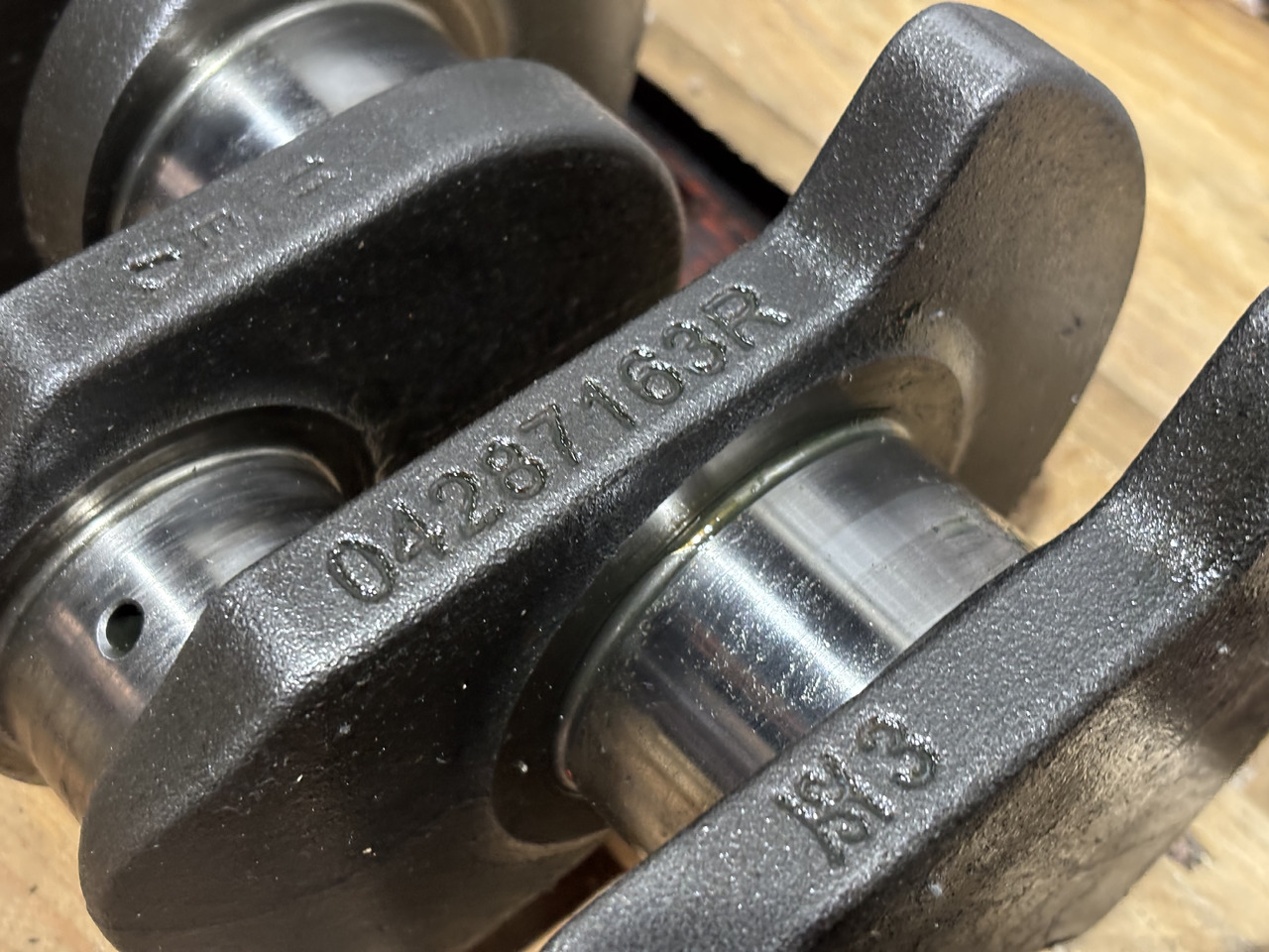 Deutz 04287163R TD 2011 L04 TD2011L04 Wał Korbowy - Főtengely - Mezőgazdasági gépek: 1 kép. Deutz 04287163R TD 2011 L04 TD2011L04 Wał Korbowy - Főtengely - Mezőgazdasági gépek: 1 kép.