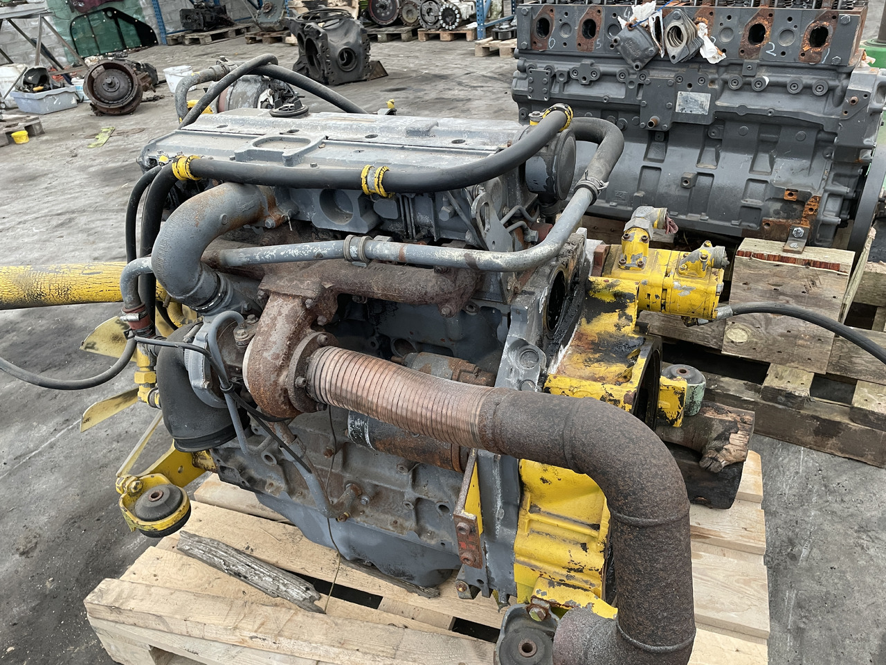 Deutz F4L912 - silnik - Motor - Építőipari gépek: 4 kép. Deutz F4L912 - silnik - Motor - Építőipari gépek: 4 kép.