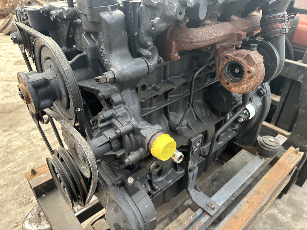 Deutz TD2011L04W - Motor - Építőipari gépek: 5 kép. Deutz TD2011L04W - Motor - Építőipari gépek: 5 kép.