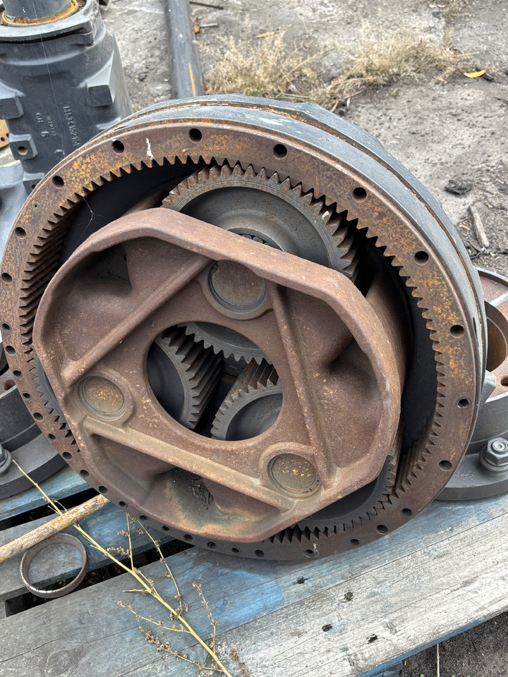 FENDT 930 933 936 Zwolnica Wał Obudowa Tylnej Osi 926101150070 934151150010 931150150030 - Véglehajtás - Mezőgazdasági gépek: 2 kép. FENDT 930 933 936 Zwolnica Wał Obudowa Tylnej Osi 926101150070 934151150010 931150150030 - Véglehajtás - Mezőgazdasági gépek: 2 kép.