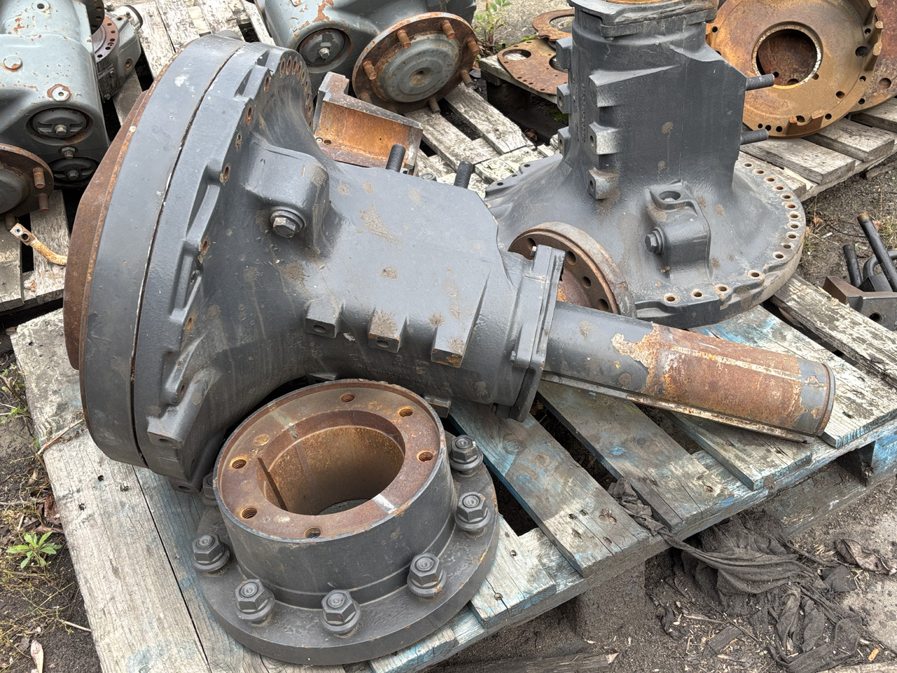 FENDT 930 933 936 Zwolnica Wał Obudowa Tylnej Osi 926101150070 934151150010 931150150030 - Véglehajtás - Mezőgazdasági gépek: 1 kép. FENDT 930 933 936 Zwolnica Wał Obudowa Tylnej Osi 926101150070 934151150010 931150150030 - Véglehajtás - Mezőgazdasági gépek: 1 kép.