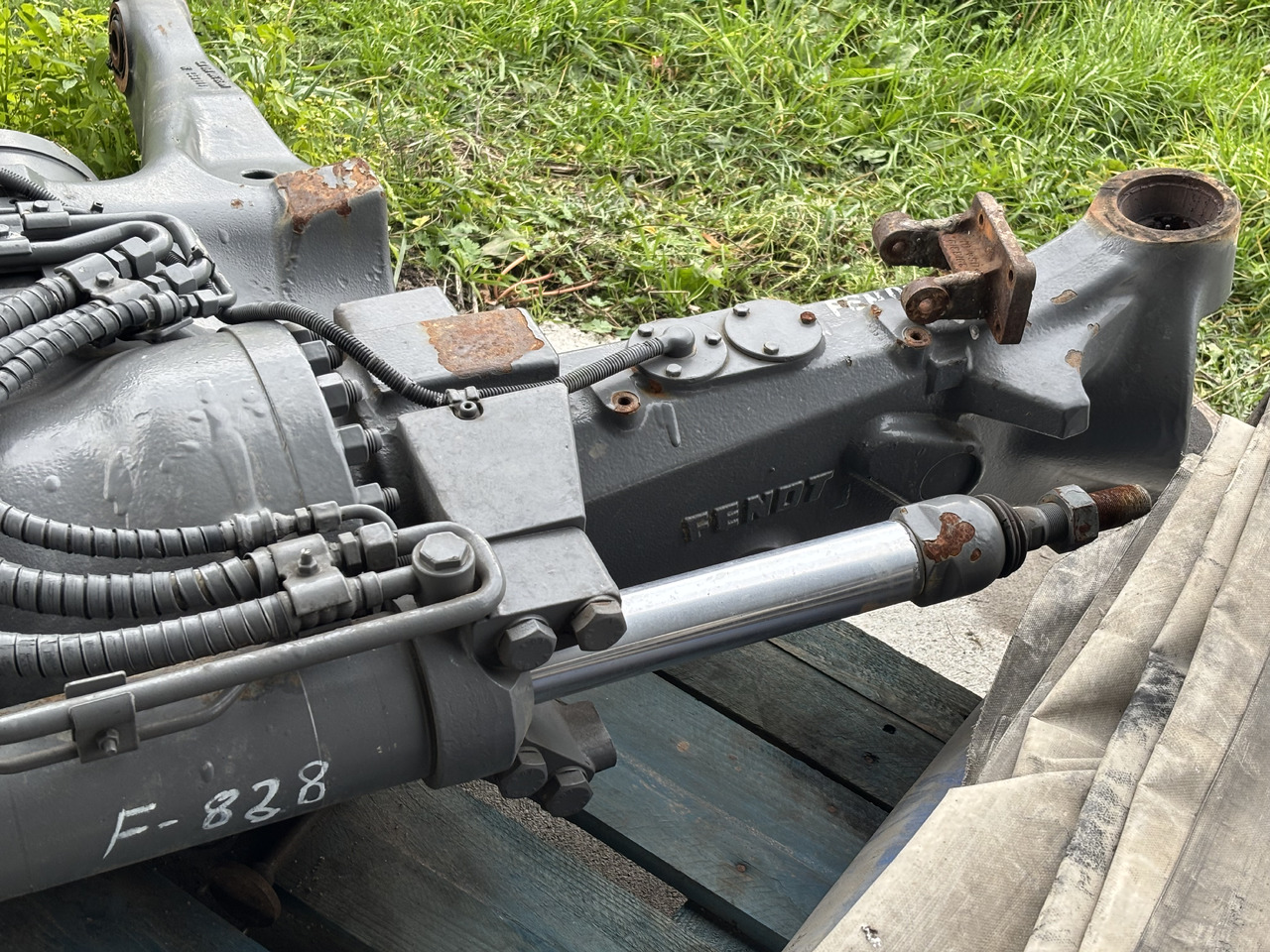 Fendt 828 Obudowa Osi Łuk Osi 755/137 F835300020180 F835300020160 E835300020012 - Hátsó tengely - Mezőgazdasági gépek: 2 kép. Fendt 828 Obudowa Osi Łuk Osi 755/137 F835300020180 F835300020160 E835300020012 - Hátsó tengely - Mezőgazdasági gépek: 2 kép.