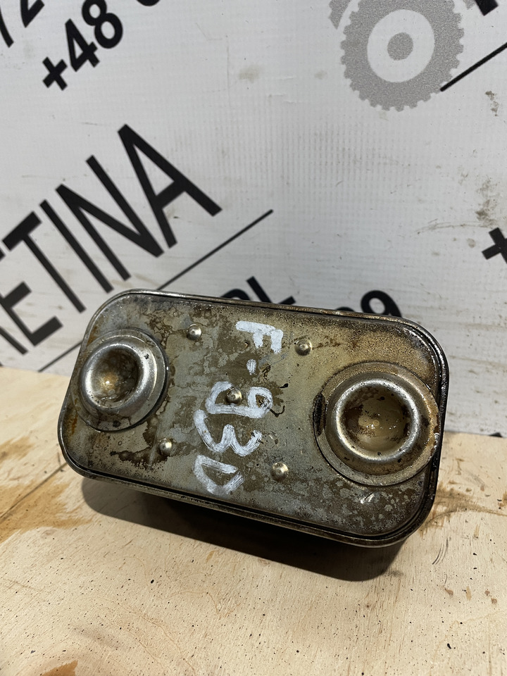 Fendt 930 MAN D0836 - chłodnica oleju F824200310270 51.05601-0084 - Olajhűtő - Építőipari gépek: 3 kép. Fendt 930 MAN D0836 - chłodnica oleju F824200310270 51.05601-0084 - Olajhűtő - Építőipari gépek: 3 kép.