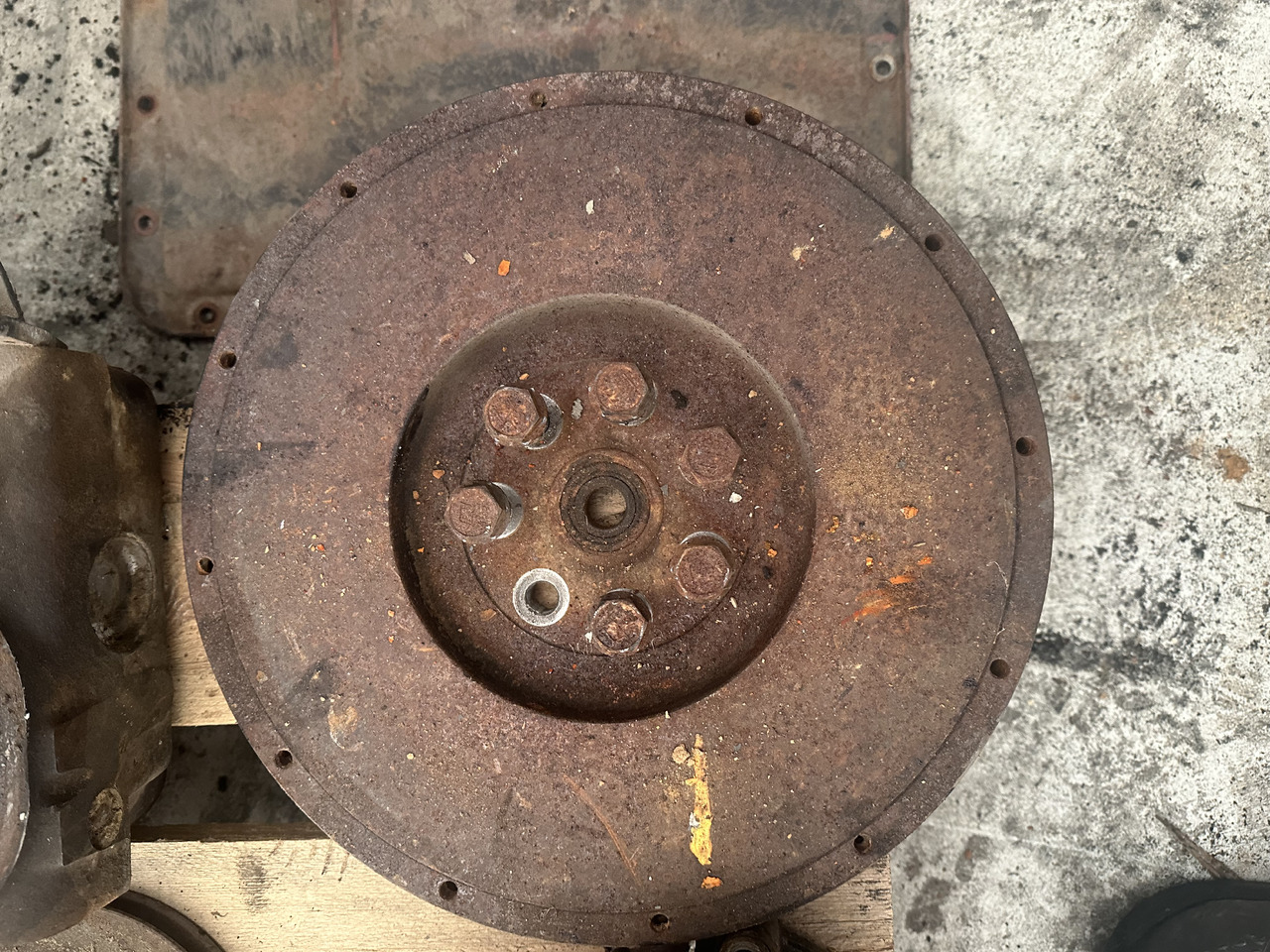 Fiat 780dt Fiat 8045 korbowód koło zamachowe , kolektor wydechowy - Lendkerék - Mezőgazdasági gépek: 2 kép. Fiat 780dt Fiat 8045 korbowód koło zamachowe , kolektor wydechowy - Lendkerék - Mezőgazdasági gépek: 2 kép.
