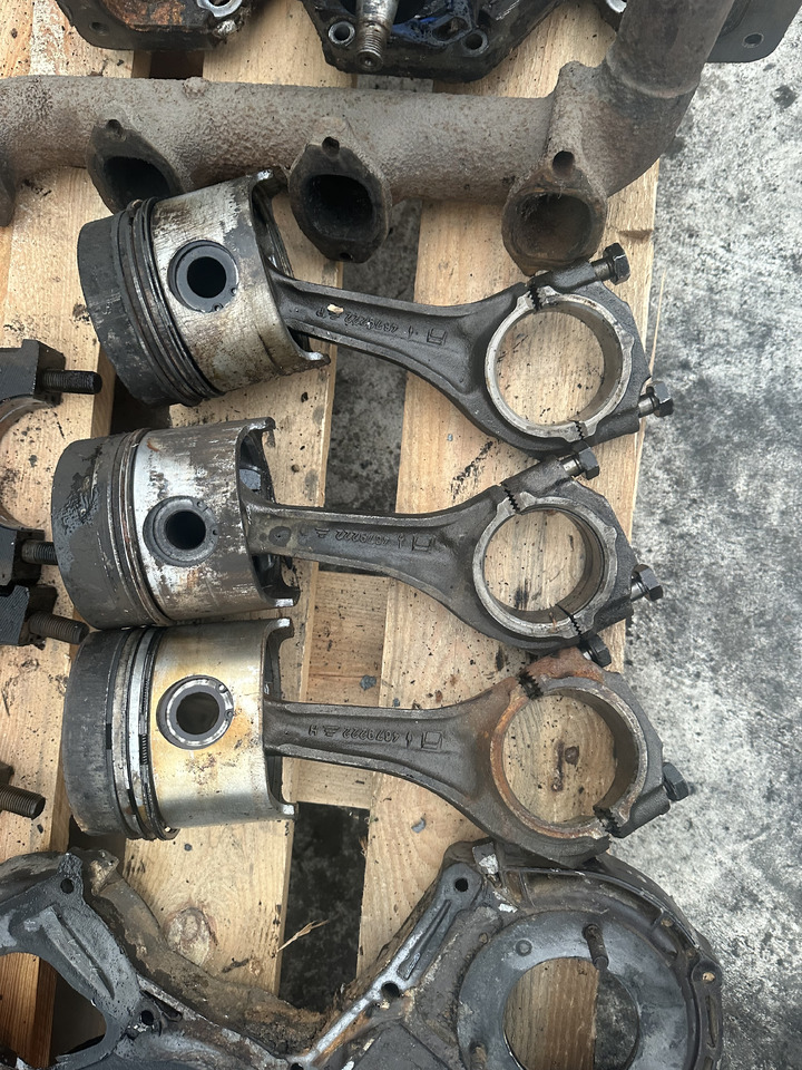 Fiat 780dt Fiat 8045 korbowód koło zamachowe , kolektor wydechowy - Lendkerék - Mezőgazdasági gépek: 4 kép. Fiat 780dt Fiat 8045 korbowód koło zamachowe , kolektor wydechowy - Lendkerék - Mezőgazdasági gépek: 4 kép.