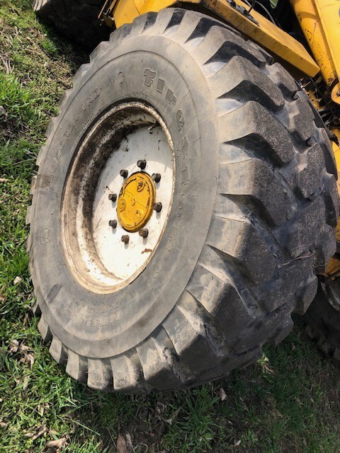 Firestone 460/70 R24 IND , Opona budowlana - Gumiabroncs - Építőipari gépek: 1 kép. Firestone 460/70 R24 IND , Opona budowlana - Gumiabroncs - Építőipari gépek: 1 kép.