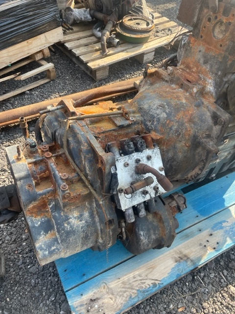 JCB 3cx skrzynia biegów części 442/00290/04/1784 - Sebességváltó - Mezőgazdasági gépek: 1 kép. JCB 3cx skrzynia biegów części 442/00290/04/1784 - Sebességváltó - Mezőgazdasági gépek: 1 kép.