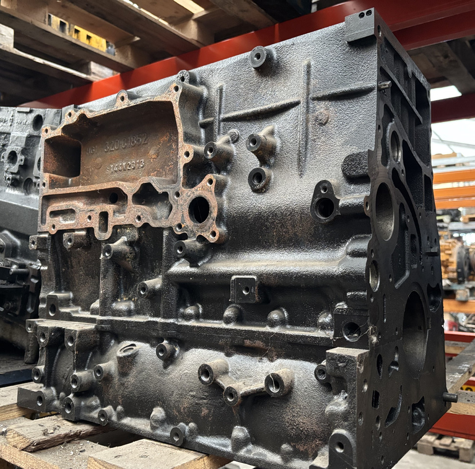 JCB 526-55 (32001852) Blok Silnika - Motorblokk - Mezőgazdasági gépek: 1 kép. JCB 526-55 (32001852) Blok Silnika - Motorblokk - Mezőgazdasági gépek: 1 kép.