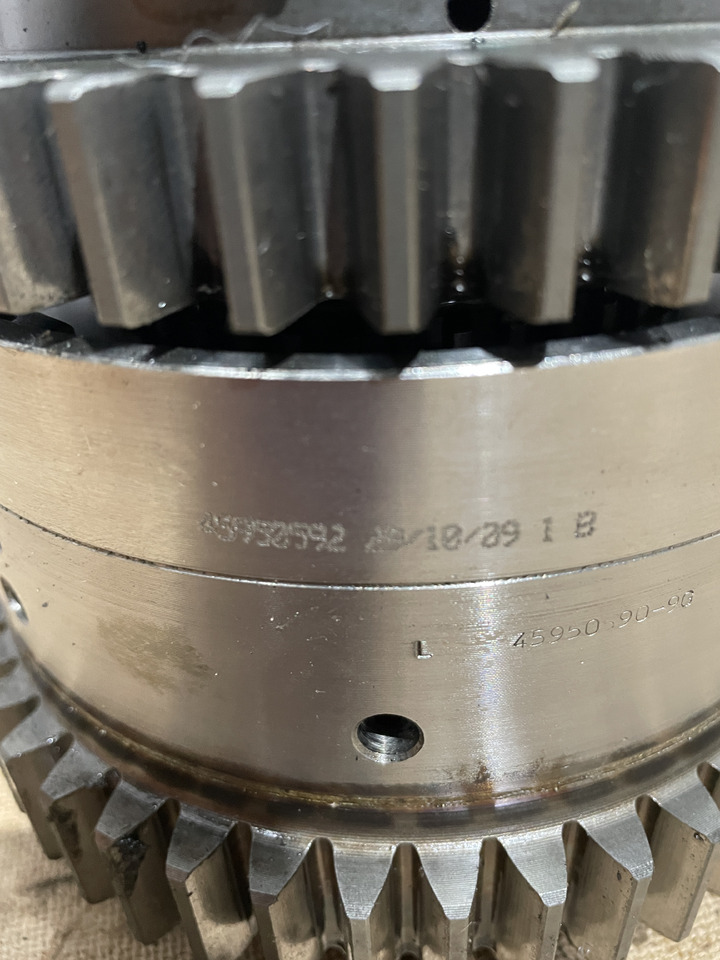 JCB Fastrac - kosz skrzyni biegów 459/50592 - Sebességváltó és alkatrészek - Traktor: 2 kép. JCB Fastrac - kosz skrzyni biegów 459/50592 - Sebességváltó és alkatrészek - Traktor: 2 kép.