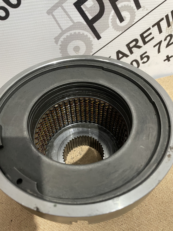 JCB Fastrac - skrzynia biegów - kosz - Sebességváltó - Mezőgazdasági gépek: 2 kép. JCB Fastrac - skrzynia biegów - kosz - Sebességváltó - Mezőgazdasági gépek: 2 kép.