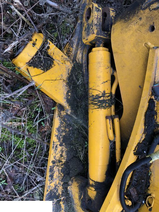 JCB TM 300 Siłownik Poziomowania - Hidraulikus henger - Mezőgazdasági gépek: 3 kép. JCB TM 300 Siłownik Poziomowania - Hidraulikus henger - Mezőgazdasági gépek: 3 kép.
