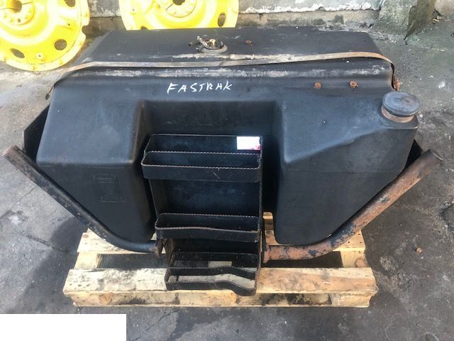 Jcb Fastrack - Zbiornik Paliwa - Üzemanyag tartály - Mezőgazdasági gépek: 1 kép. Jcb Fastrack - Zbiornik Paliwa - Üzemanyag tartály - Mezőgazdasági gépek: 1 kép.
