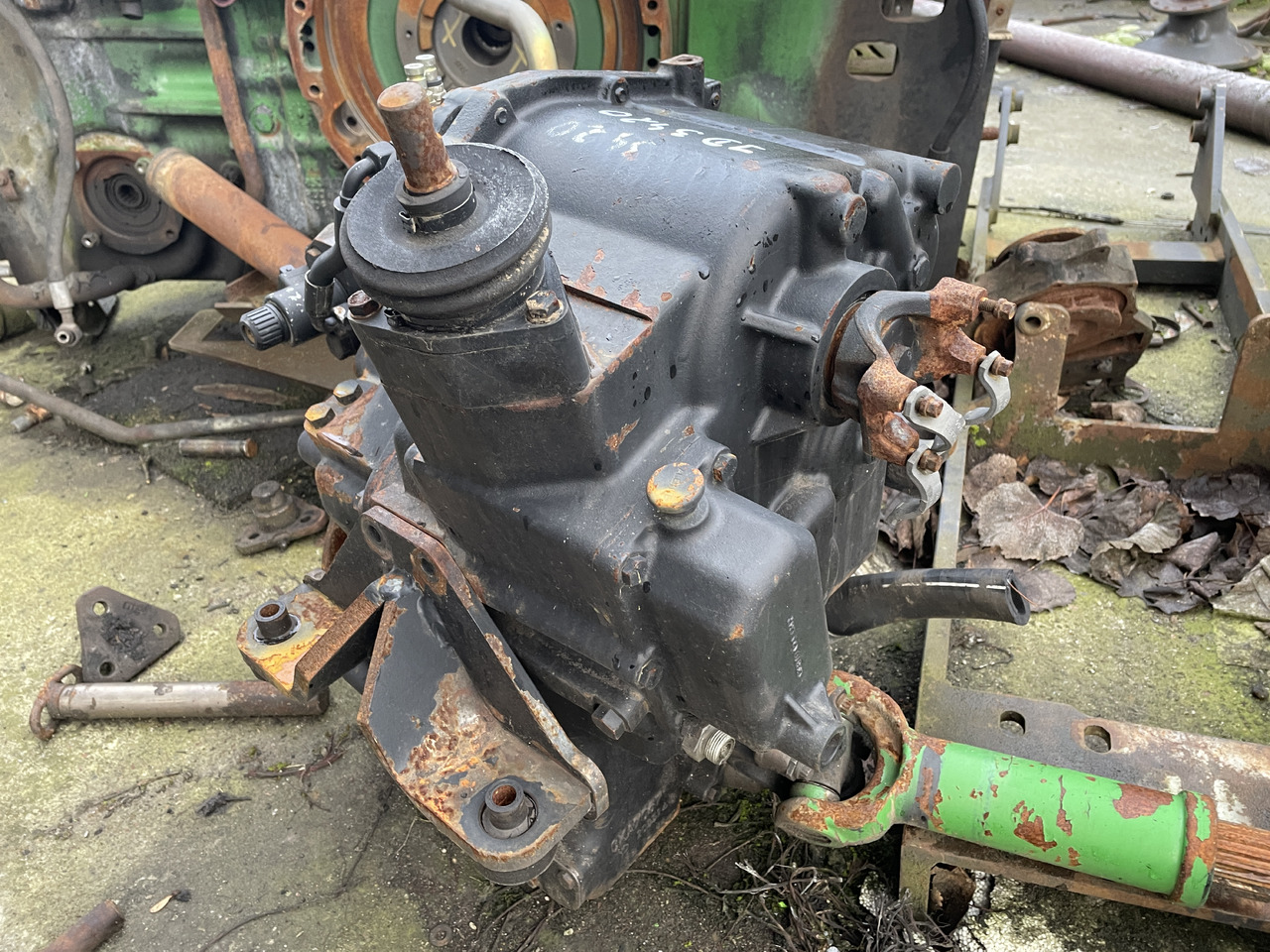 John Deere 3200 3215 3220 3415 3420 - skrzynia biegów AZ54187 CKA70671 - Sebességváltó - Mezőgazdasági gépek: 2 kép. John Deere 3200 3215 3220 3415 3420 - skrzynia biegów AZ54187 CKA70671 - Sebességváltó - Mezőgazdasági gépek: 2 kép.