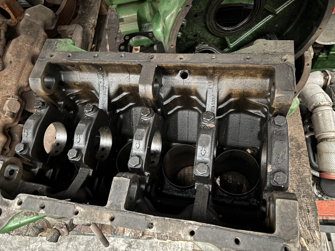 John Deere 4039TF 4045 R116195 R11619 R121421 Blok Silnika Tłoki Obudowa Koła Zamachowego CZĘŚCI - Motorblokk - Mezőgazdasági gépek: 4 kép. John Deere 4039TF 4045 R116195 R11619 R121421 Blok Silnika Tłoki Obudowa Koła Zamachowego CZĘŚCI - Motorblokk - Mezőgazdasági gépek: 4 kép.