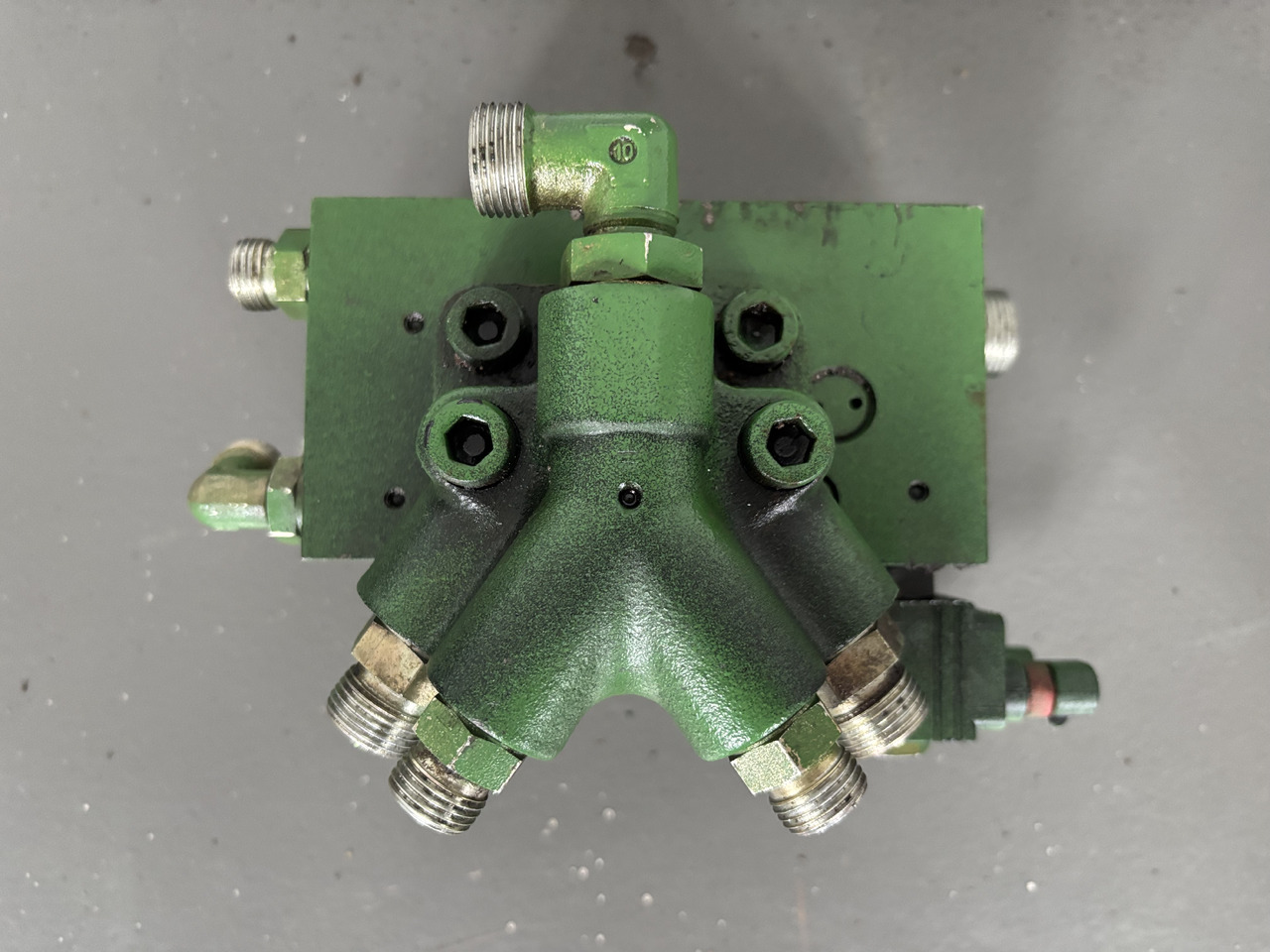 John Deere 6010 6110 6210 6310 6410 Blok Zaworowy TLS AL116954 - Hidraulikus szelep - Mezőgazdasági gépek: 2 kép. John Deere 6010 6110 6210 6310 6410 Blok Zaworowy TLS AL116954 - Hidraulikus szelep - Mezőgazdasági gépek: 2 kép.