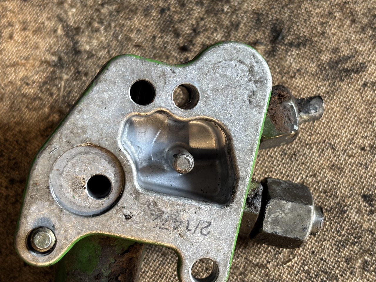 John Deere 6010 6110 6210 6506 6600 Obudowa zaworu elektromagnetycznego L112092 - Hidraulikus szelep - Mezőgazdasági gépek: 3 kép. John Deere 6010 6110 6210 6506 6600 Obudowa zaworu elektromagnetycznego L112092 - Hidraulikus szelep - Mezőgazdasági gépek: 3 kép.