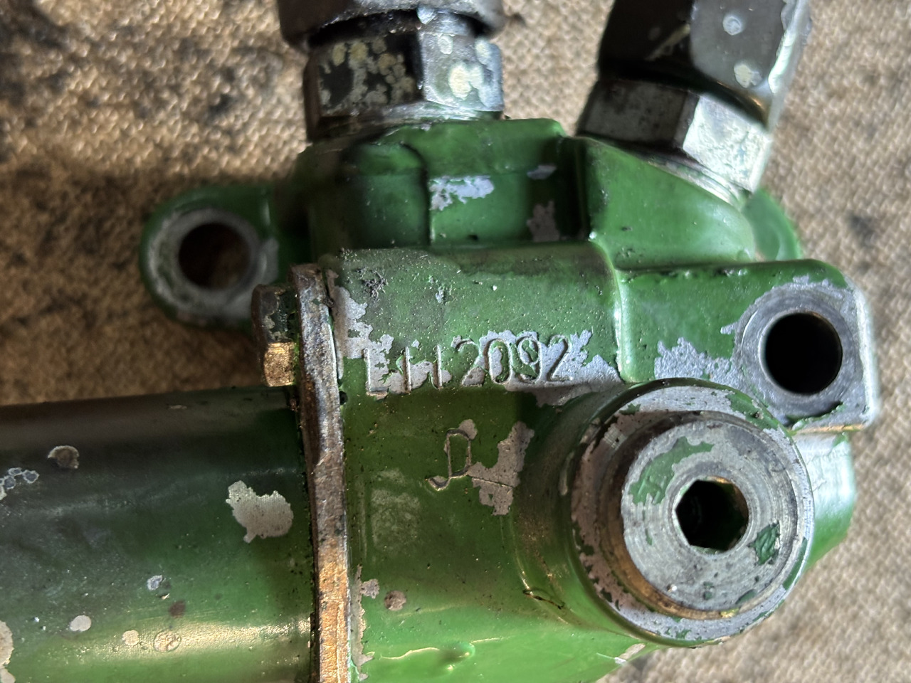 John Deere 6010 6110 6210 6506 6600 Obudowa zaworu elektromagnetycznego L112092 - Hidraulikus szelep - Mezőgazdasági gépek: 2 kép. John Deere 6010 6110 6210 6506 6600 Obudowa zaworu elektromagnetycznego L112092 - Hidraulikus szelep - Mezőgazdasági gépek: 2 kép.