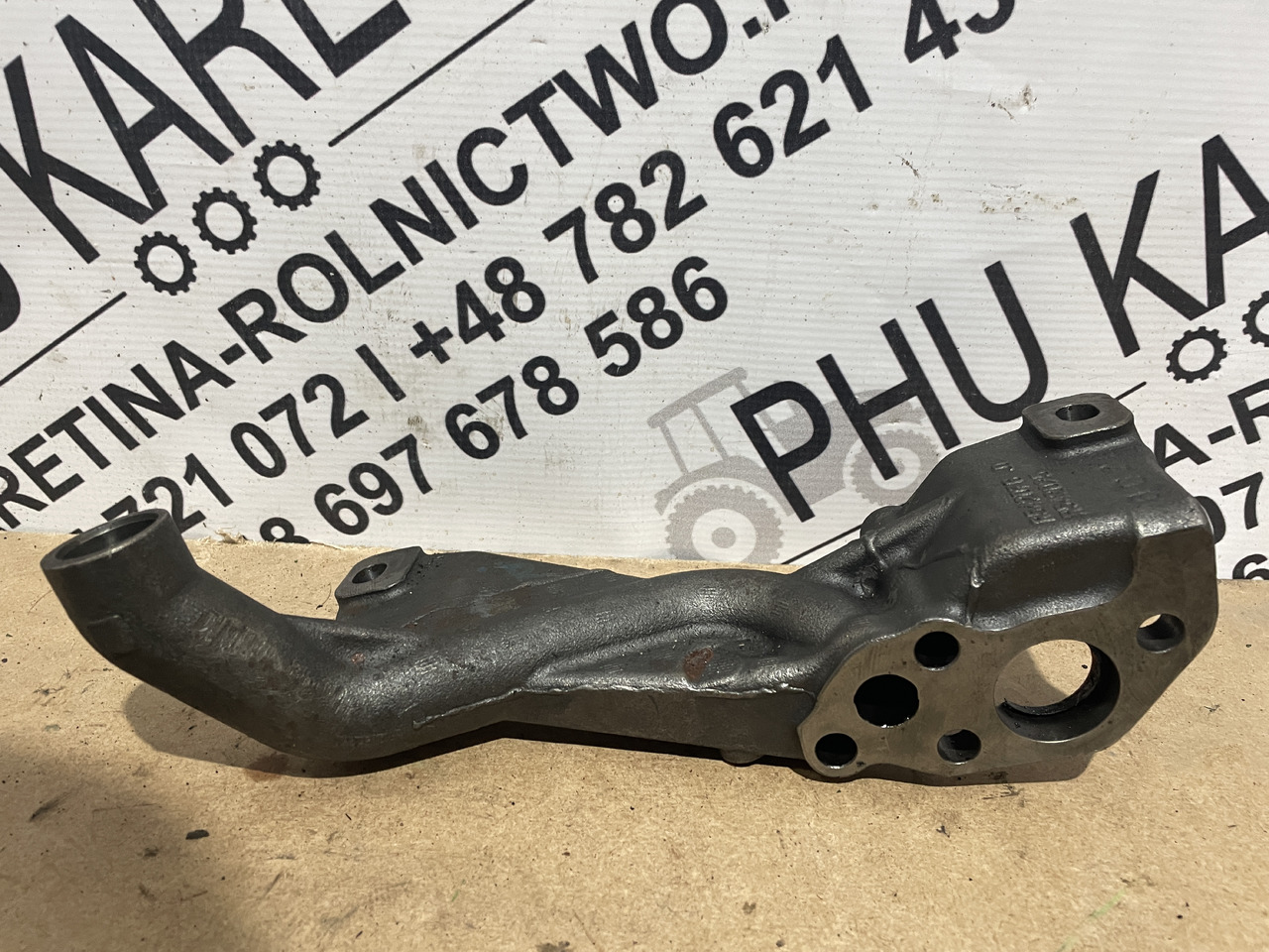 John Deere 6068 - wspornik uchwyt pompy oleju R542076 R542025 - Olajszivattyú - Mezőgazdasági gépek: 3 kép. John Deere 6068 - wspornik uchwyt pompy oleju R542076 R542025 - Olajszivattyú - Mezőgazdasági gépek: 3 kép.
