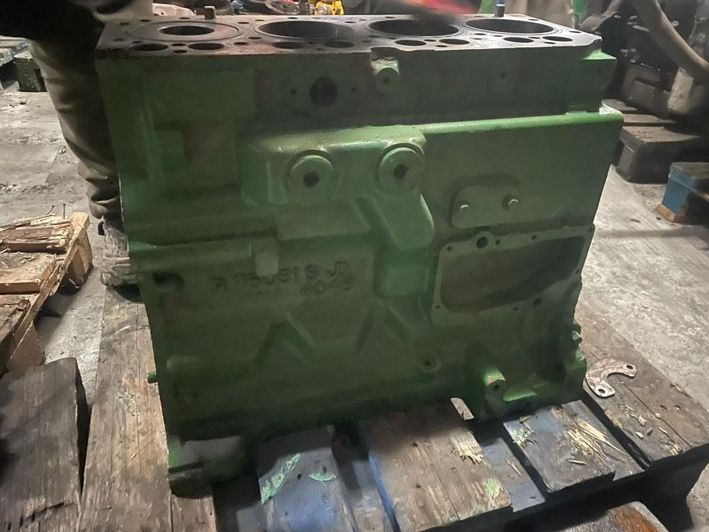 John Deere 6110 6410 - blok silnika R115081 - Motorblokk - Mezőgazdasági gépek: 3 kép. John Deere 6110 6410 - blok silnika R115081 - Motorblokk - Mezőgazdasági gépek: 3 kép.
