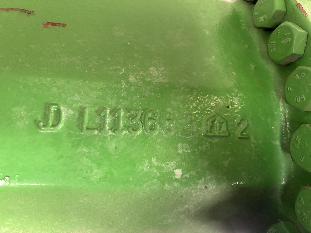 John Deere 6510 6610 7220 7320 Obudowa wału przedniej osi centralnego L113662 L113277 - Első tengely - Mezőgazdasági gépek: 3 kép. John Deere 6510 6610 7220 7320 Obudowa wału przedniej osi centralnego L113662 L113277 - Első tengely - Mezőgazdasági gépek: 3 kép.