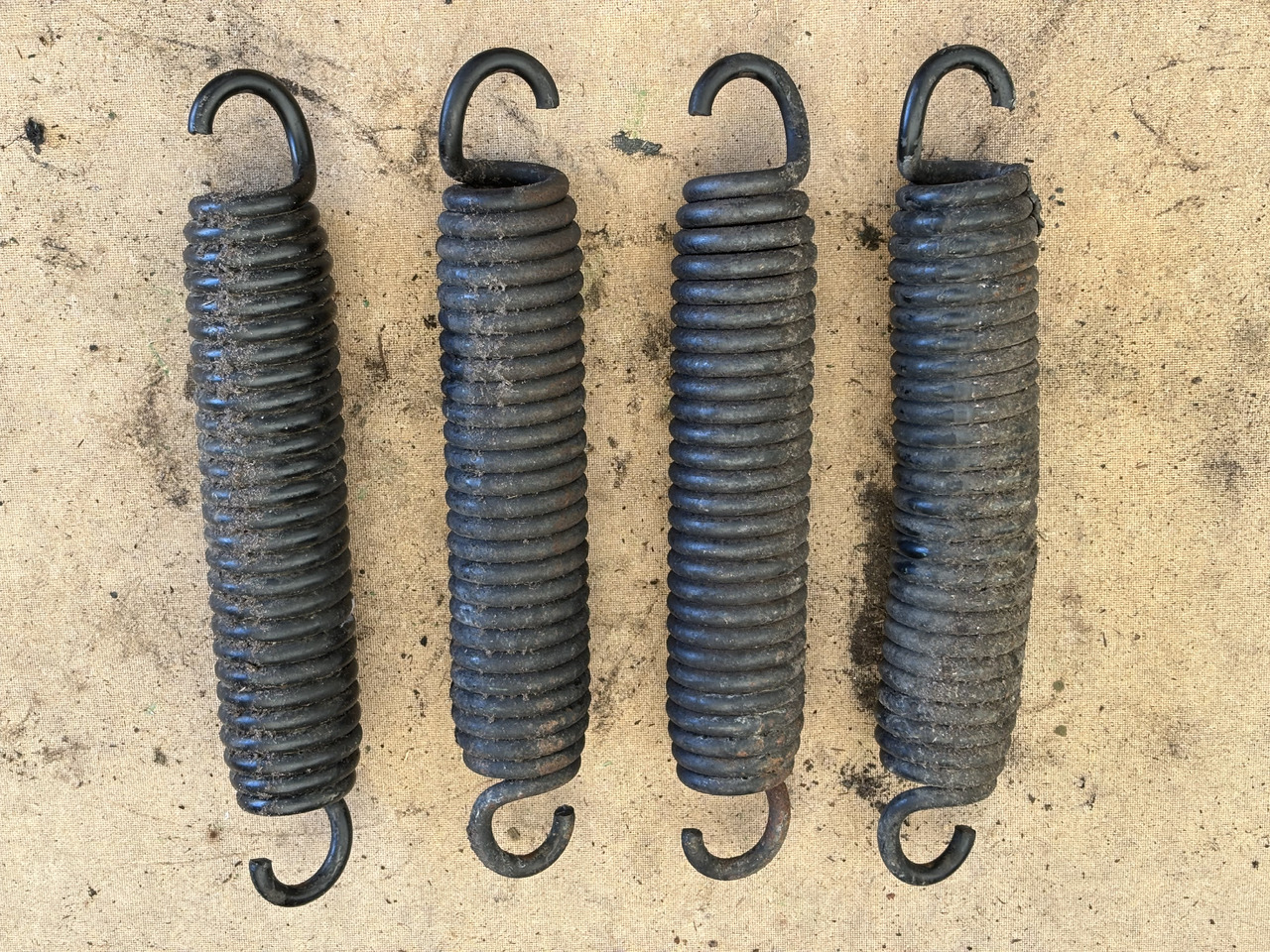 John Deere 6610 6850 7200 7500 7580 Sprężyna x4 Z67236 - Felfüggesztés - Mezőgazdasági gépek: 1 kép. John Deere 6610 6850 7200 7500 7580 Sprężyna x4 Z67236 - Felfüggesztés - Mezőgazdasági gépek: 1 kép.