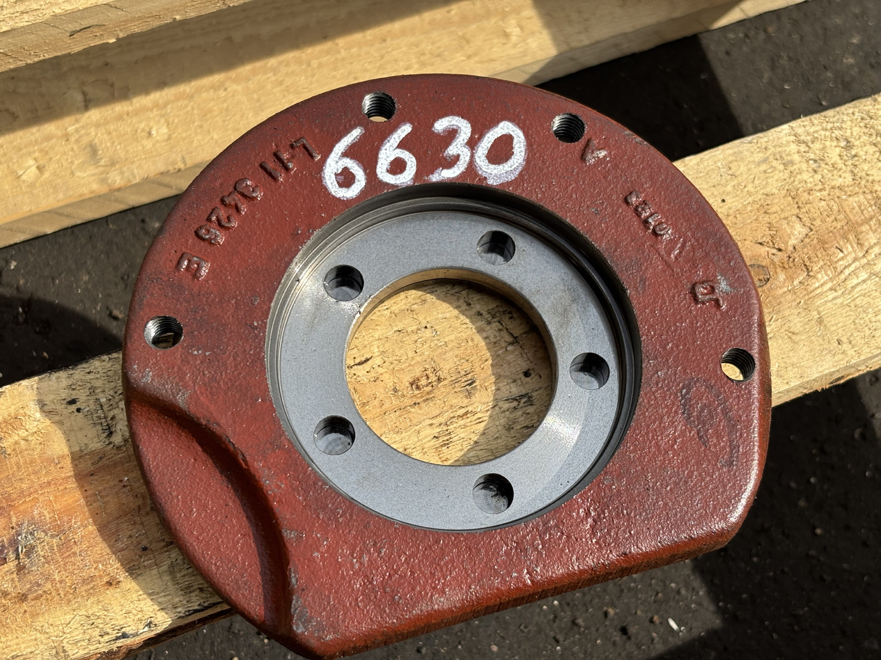 John Deere 6630 Obudowa Łożyska L113426 L215099 - Járószerkezet alkatrészek - Mezőgazdasági gépek: 2 kép. John Deere 6630 Obudowa Łożyska L113426 L215099 - Járószerkezet alkatrészek - Mezőgazdasági gépek: 2 kép.