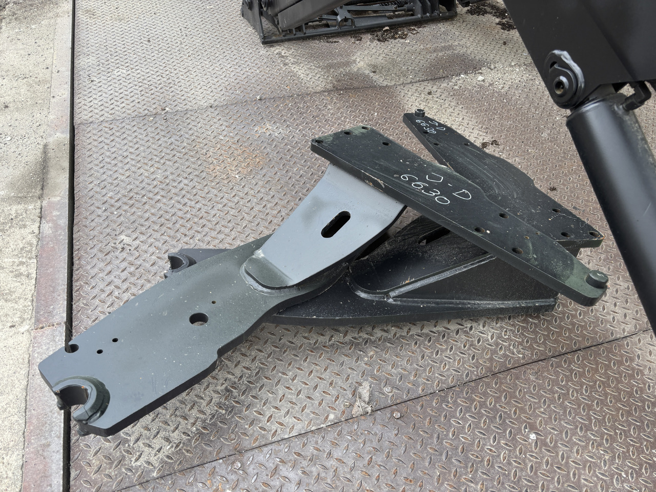 John Deere 6630 - TUR ładowacz czołowy - Homlokrakodó traktorhoz: 5 kép. John Deere 6630 - TUR ładowacz czołowy - Homlokrakodó traktorhoz: 5 kép.