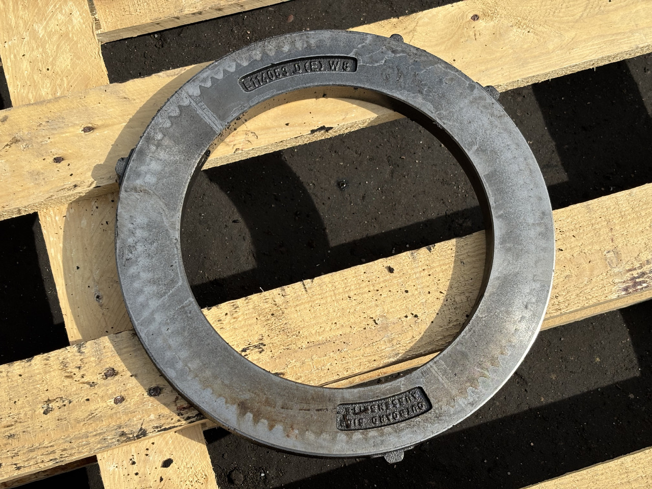 John Deere 6630 Tarcza Płytka Hamulcowa L114053 - Féktárcsa - Mezőgazdasági gépek: 1 kép. John Deere 6630 Tarcza Płytka Hamulcowa L114053 - Féktárcsa - Mezőgazdasági gépek: 1 kép.