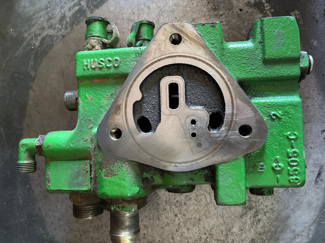 John Deere 6820 6920 Sekcja Rozdzielacza Zawór Priorytetowy AL153388 HUSCO 8505-C - Hidraulikus szelep - Mezőgazdasági gépek: 1 kép. John Deere 6820 6920 Sekcja Rozdzielacza Zawór Priorytetowy AL153388 HUSCO 8505-C - Hidraulikus szelep - Mezőgazdasági gépek: 1 kép.