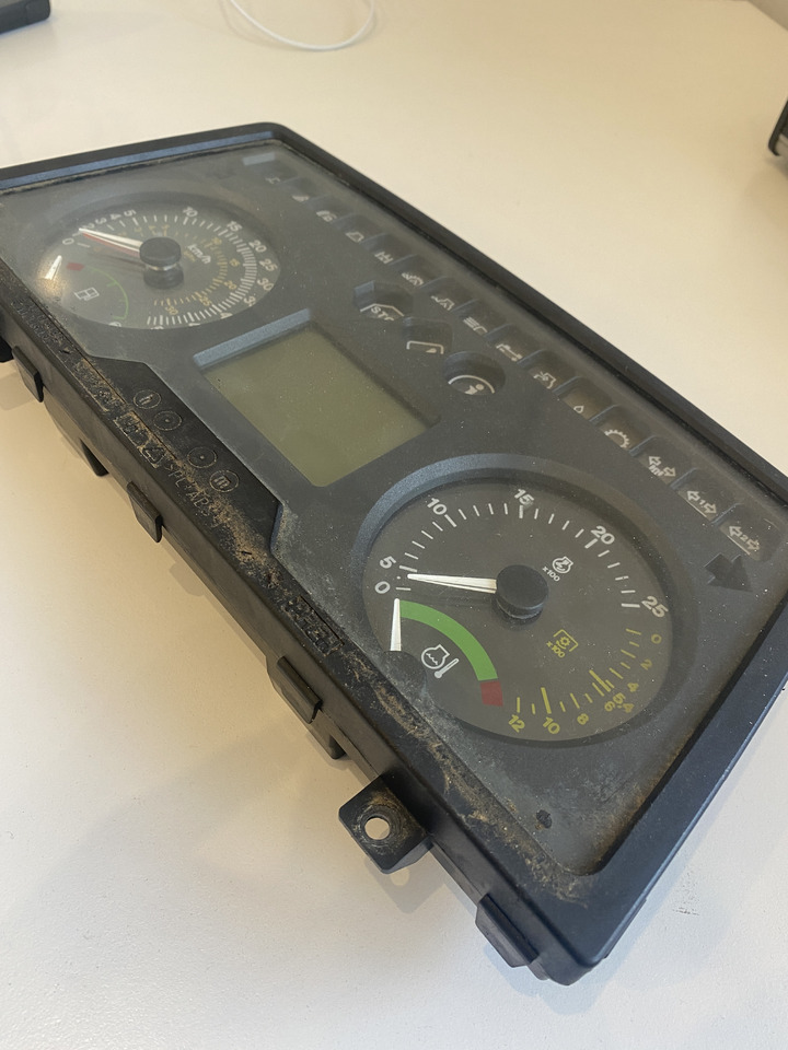 John Deere 6820S 6120 6220 6320 Autopower - zegary licznik deska - Műszerfal - Építőipari gépek: 3 kép. John Deere 6820S 6120 6220 6320 Autopower - zegary licznik deska - Műszerfal - Építőipari gépek: 3 kép.