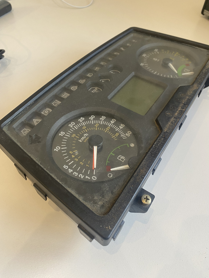 John Deere 6820S 6120 6220 6320 Autopower - zegary licznik deska - Műszerfal - Építőipari gépek: 2 kép. John Deere 6820S 6120 6220 6320 Autopower - zegary licznik deska - Műszerfal - Építőipari gépek: 2 kép.