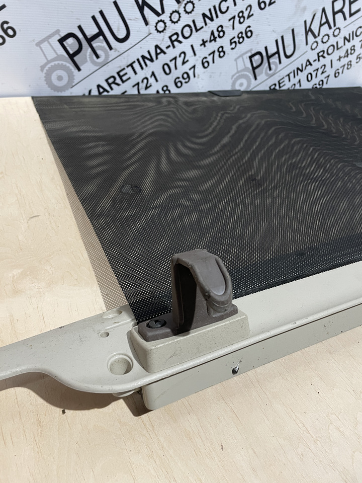 John Deere 6920 6920S - osłona roleta - Ablak és alkatrészek - Mezőgazdasági gépek: 4 kép. John Deere 6920 6920S - osłona roleta - Ablak és alkatrészek - Mezőgazdasági gépek: 4 kép.