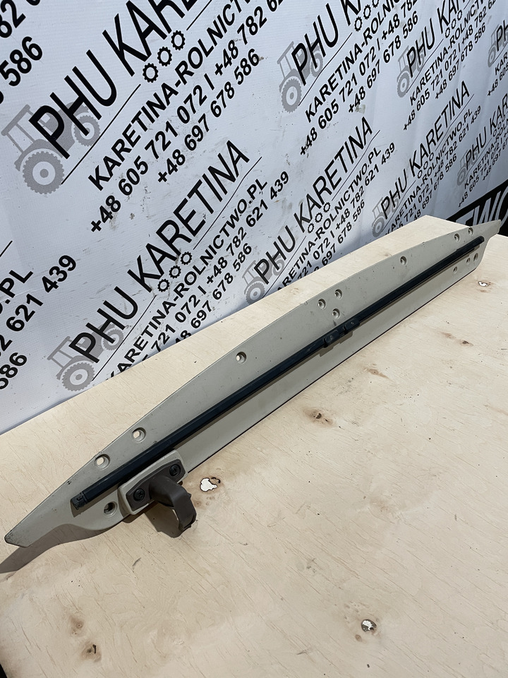 John Deere 6920 6920S - osłona roleta - Ablak és alkatrészek - Mezőgazdasági gépek: 1 kép. John Deere 6920 6920S - osłona roleta - Ablak és alkatrészek - Mezőgazdasági gépek: 1 kép.