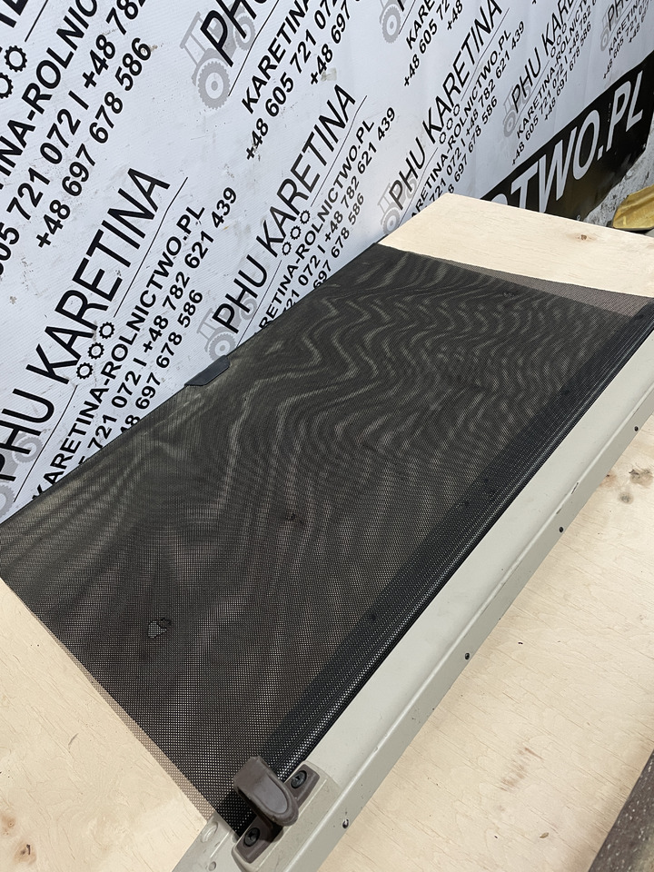 John Deere 6920 6920S - osłona roleta - Ablak és alkatrészek - Mezőgazdasági gépek: 3 kép. John Deere 6920 6920S - osłona roleta - Ablak és alkatrészek - Mezőgazdasági gépek: 3 kép.