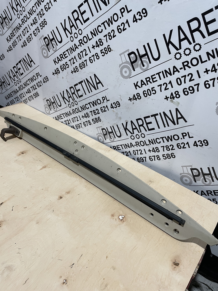 John Deere 6920 6920S - osłona roleta - Ablak és alkatrészek - Mezőgazdasági gépek: 2 kép. John Deere 6920 6920S - osłona roleta - Ablak és alkatrészek - Mezőgazdasági gépek: 2 kép.