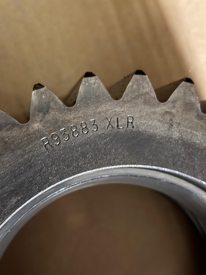 John Deere 6J 6M 6170M 7610 7710 7810 7820 Koło Planetarne Satelita Przekładnia Planetarna R93883 - Differenciálmű - Mezőgazdasági gépek: 2 kép. John Deere 6J 6M 6170M 7610 7710 7810 7820 Koło Planetarne Satelita Przekładnia Planetarna R93883 - Differenciálmű - Mezőgazdasági gépek: 2 kép.