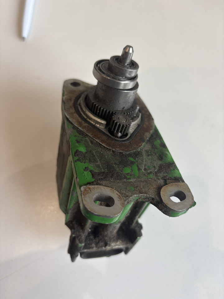 John Deere 6xxx - silniczek silnik krokowy AL181806 AL209249 - Elektromos rendszer - Mezőgazdasági gépek: 2 kép. John Deere 6xxx - silniczek silnik krokowy AL181806 AL209249 - Elektromos rendszer - Mezőgazdasági gépek: 2 kép.