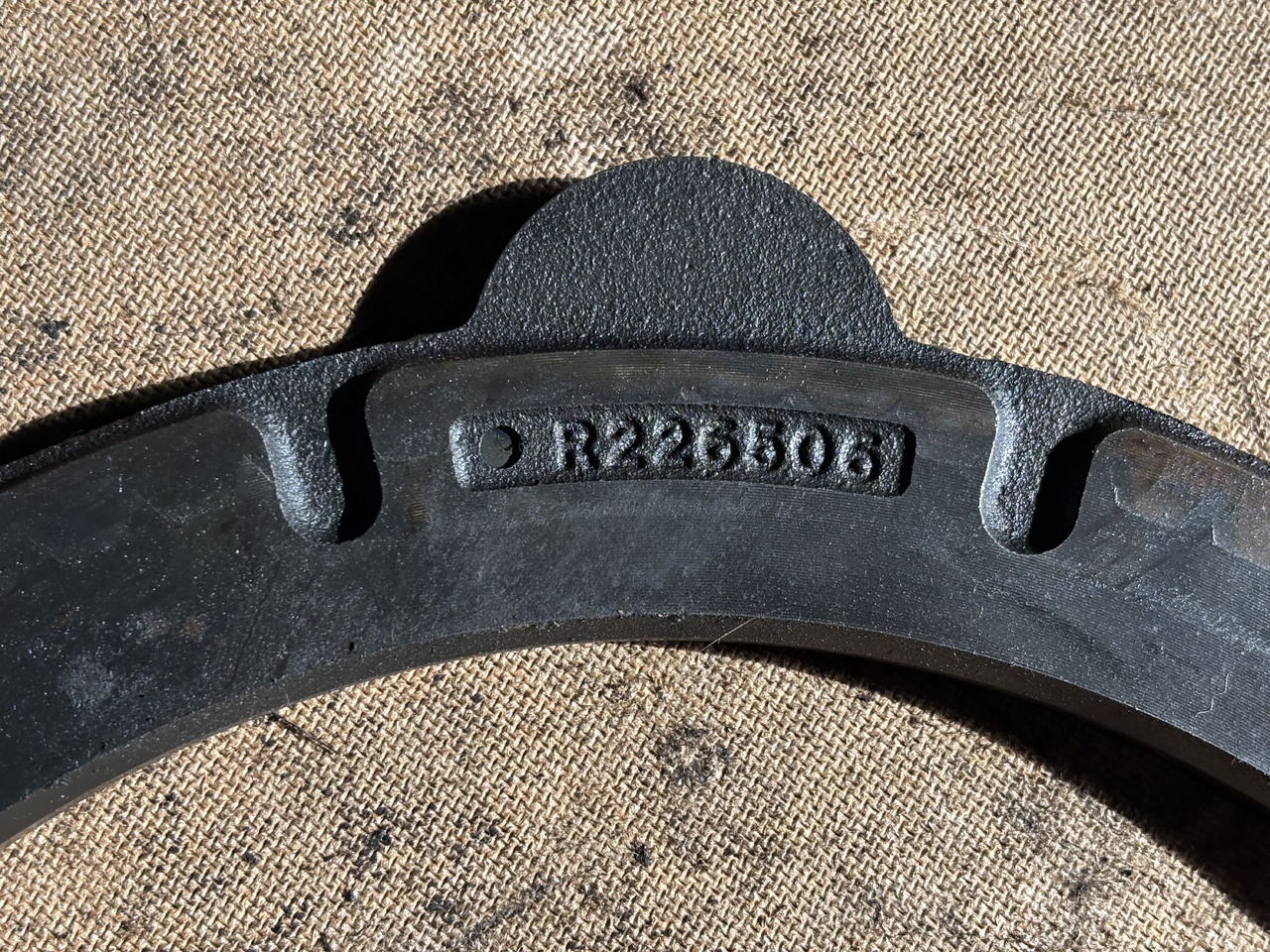 John Deere 7200 7230 7630 7830 7930 7M 230 Docisk Hamulca Płytka R226506 R240743 - Féktárcsa - Mezőgazdasági gépek: 2 kép. John Deere 7200 7230 7630 7830 7930 7M 230 Docisk Hamulca Płytka R226506 R240743 - Féktárcsa - Mezőgazdasági gépek: 2 kép.