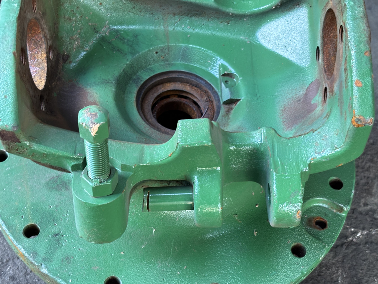 John Deere 7RXXX 7R330 7R 330 Zwrotnica Przegub Piasta R301661 RE592905 R135866 - Csonkállvány - Mezőgazdasági gépek: 2 kép. John Deere 7RXXX 7R330 7R 330 Zwrotnica Przegub Piasta R301661 RE592905 R135866 - Csonkállvány - Mezőgazdasági gépek: 2 kép.