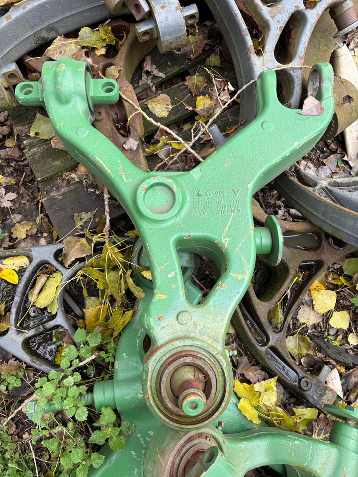 John Deere 8120 8220 8320 Lewy Prawy Wachacz R537611 R537610 - Felfüggesztés - Mezőgazdasági gépek: 1 kép. John Deere 8120 8220 8320 Lewy Prawy Wachacz R537611 R537610 - Felfüggesztés - Mezőgazdasági gépek: 1 kép.