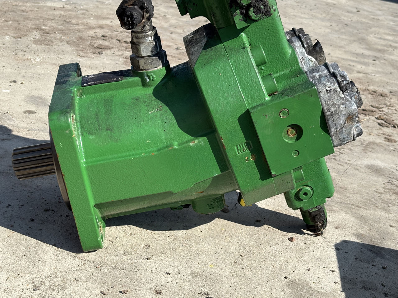 John Deere 8200 8400 8600 9500 9800 Hydromotor AXE78687 - Hidraulikus motor - Mezőgazdasági gépek: 1 kép. John Deere 8200 8400 8600 9500 9800 Hydromotor AXE78687 - Hidraulikus motor - Mezőgazdasági gépek: 1 kép.