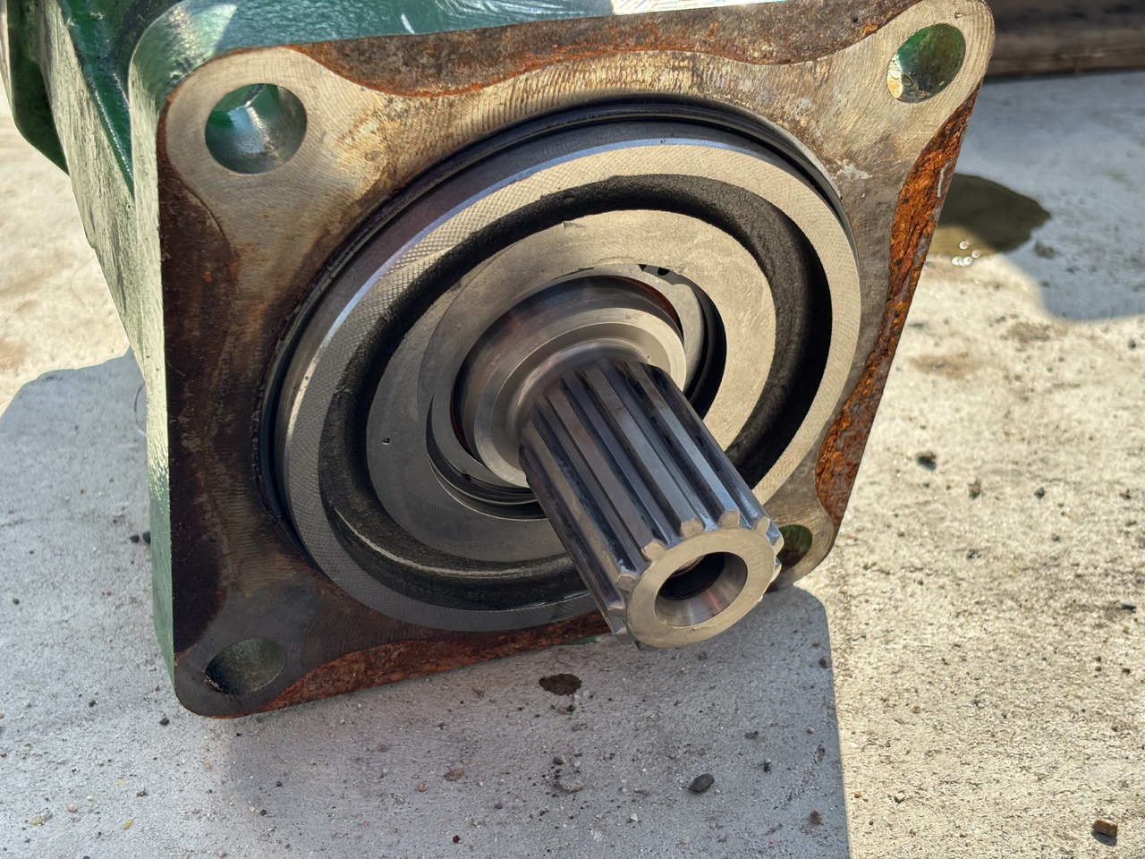 John Deere 8200 8400 8600 9500 9800 Hydromotor AXE78687 - Hidraulikus motor - Mezőgazdasági gépek: 5 kép. John Deere 8200 8400 8600 9500 9800 Hydromotor AXE78687 - Hidraulikus motor - Mezőgazdasági gépek: 5 kép.