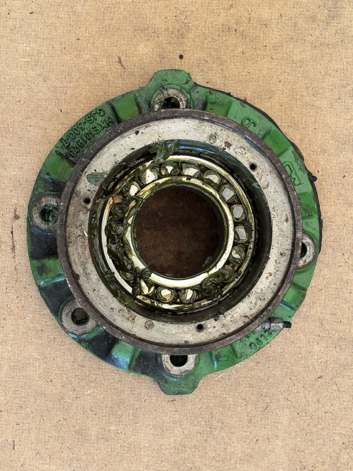 John Deere 8200 8400 8600 9600 Obudowa Łożyska HXE131928 AXE105273 - Járószerkezet alkatrészek - Mezőgazdasági gépek: 1 kép. John Deere 8200 8400 8600 9600 Obudowa Łożyska HXE131928 AXE105273 - Járószerkezet alkatrészek - Mezőgazdasági gépek: 1 kép.