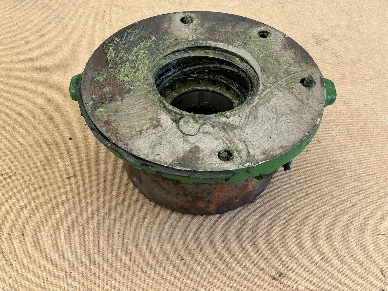 John Deere 8200 8400 8600 9600 Obudowa Łożyska HXE131928 AXE105273 - Járószerkezet alkatrészek - Mezőgazdasági gépek: 2 kép. John Deere 8200 8400 8600 9600 Obudowa Łożyska HXE131928 AXE105273 - Járószerkezet alkatrészek - Mezőgazdasági gépek: 2 kép.